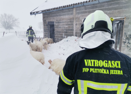 Fotografija 4 -  U Lici iz snježne oluje spašeno 48 ljudi