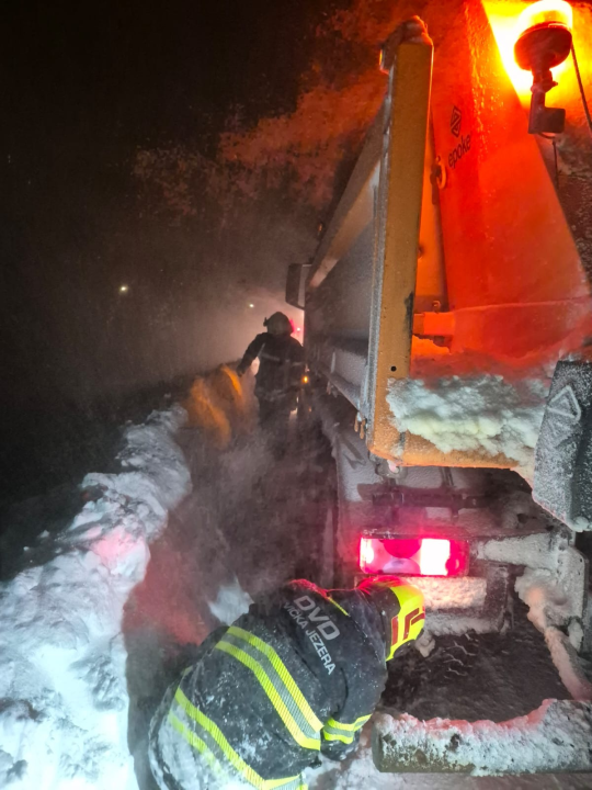 U Lici iz snježne oluje spašeno 48 ljudi