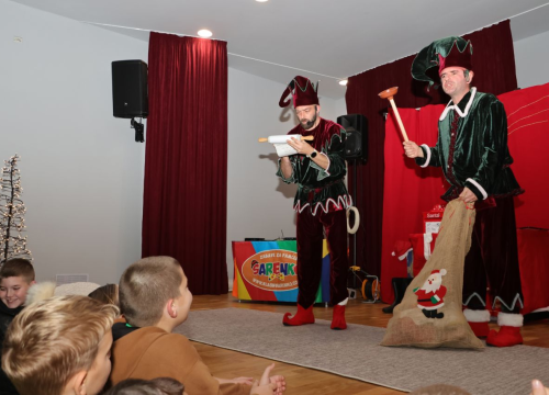 Fotografija 18 - Djed Božićnjak darovao djecu u Općini Tisno