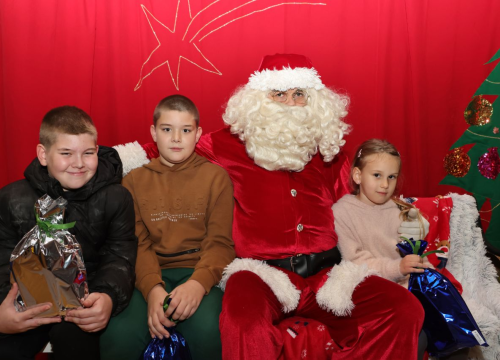 Fotografija 16 - Djed Božićnjak darovao djecu u Općini Tisno