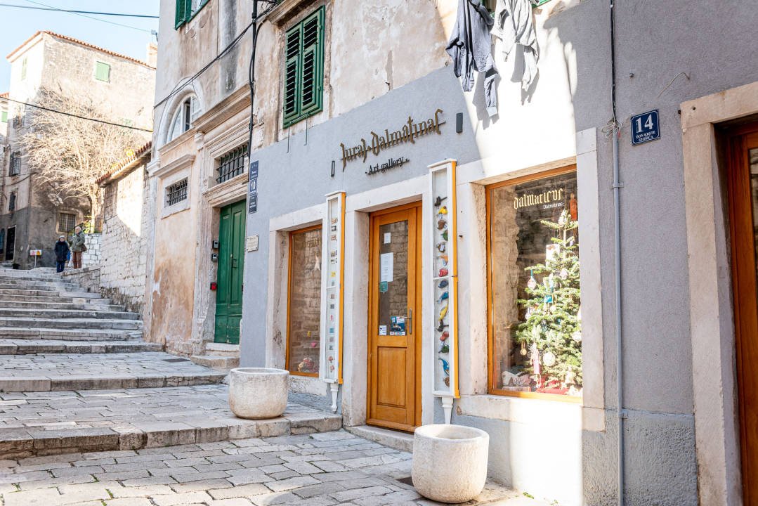 Galerija Juraj Dalmatinac: Provjerite bogatu ponudu i odlične akcije!