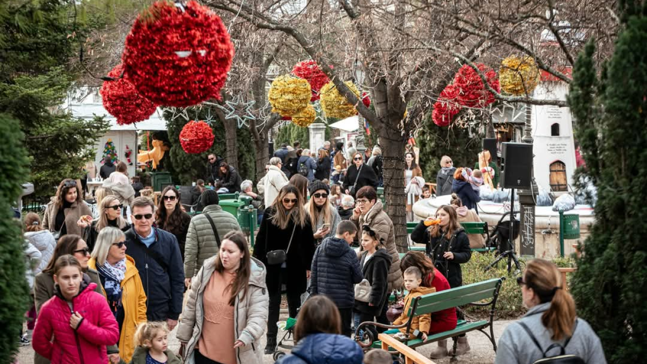 Top Show Band Cabaret zagrijava Šibenčane u parku