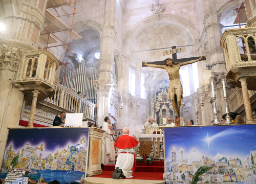 Fotografija 4 - Biskup Tomislav Rogić otvorio Jubilarnu godinu u Šibenskoj biskupiji