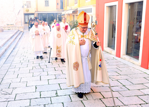 Fotografija 17 - Biskup Tomislav Rogić otvorio Jubilarnu godinu u Šibenskoj biskupiji