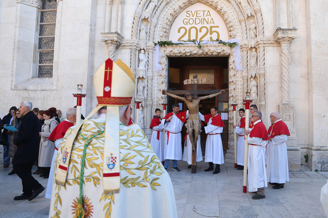 Biskup Tomislav Rogić otvorio Jubilarnu godinu u Šibenskoj biskupiji
