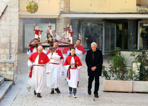 Fotografija 18 - Biskup Tomislav Rogić otvorio Jubilarnu godinu u Šibenskoj biskupiji