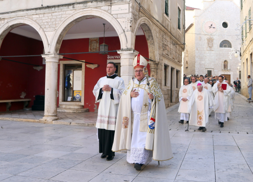 Fotografija 14 - Biskup Tomislav Rogić otvorio Jubilarnu godinu u Šibenskoj biskupiji