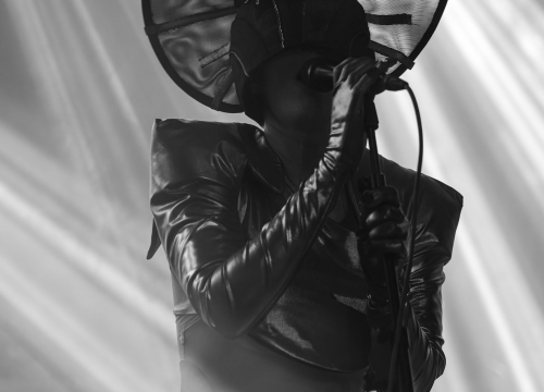 Fotografija 2 - Maskirani Nipplepeople rasplesali sinoć Šibenačane u parku