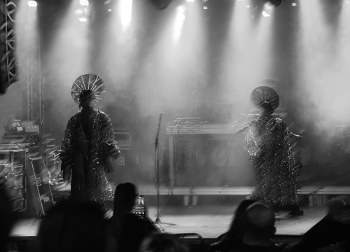 Fotografija 6 - Maskirani Nipplepeople rasplesali sinoć Šibenačane u parku