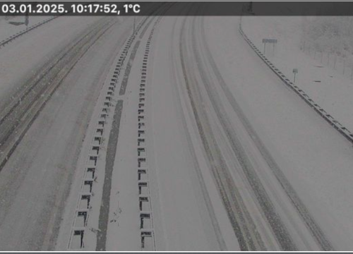 Diljem zemlje pada gust snijeg. A1 zametena, zatvorene mnoge ceste