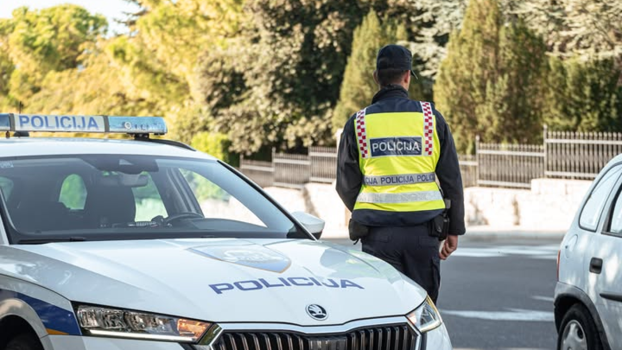 Muškarac (29) vozio pijan po Drnišu, a na A1 rekorder vozio 218 kilometara na sat