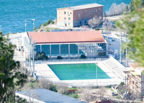 Grad Drniš poziva djecu neplivače na organiziranu besplatnu školu plivanja