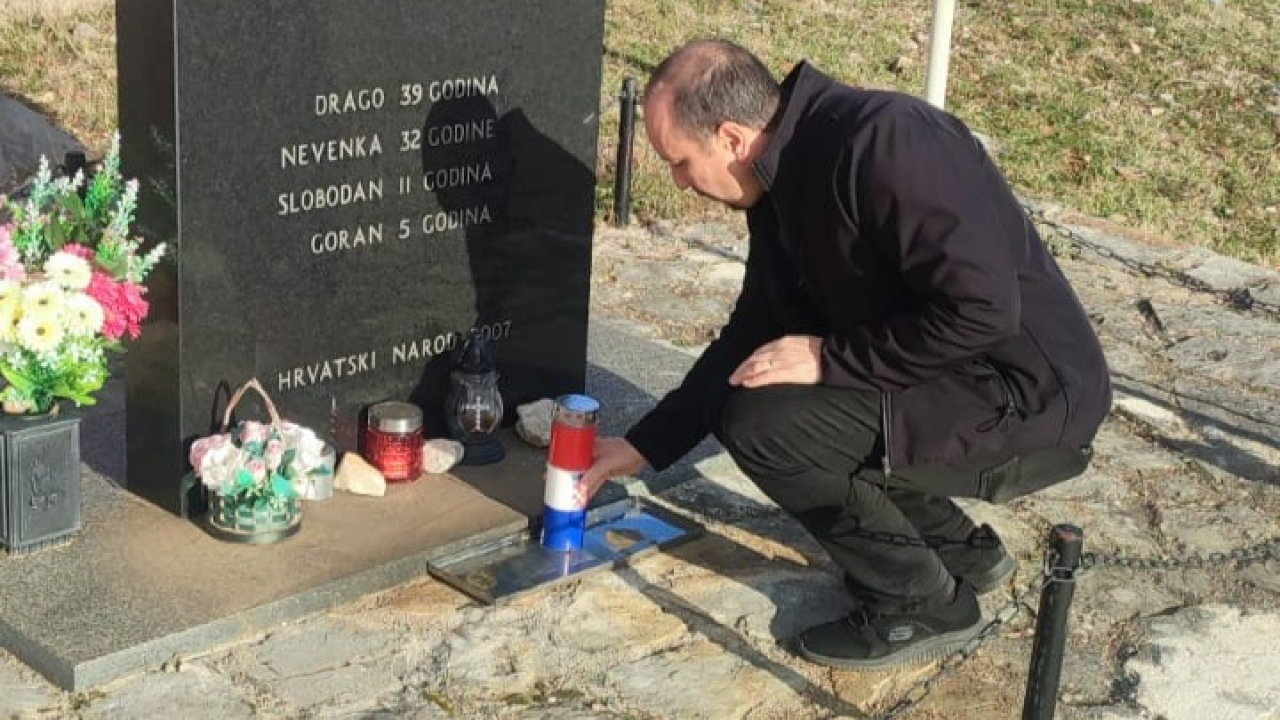 Grad Knin odao počast obitelji Čengić: 'Sjećanje na tragične žrtve zajednička je odgovornost'