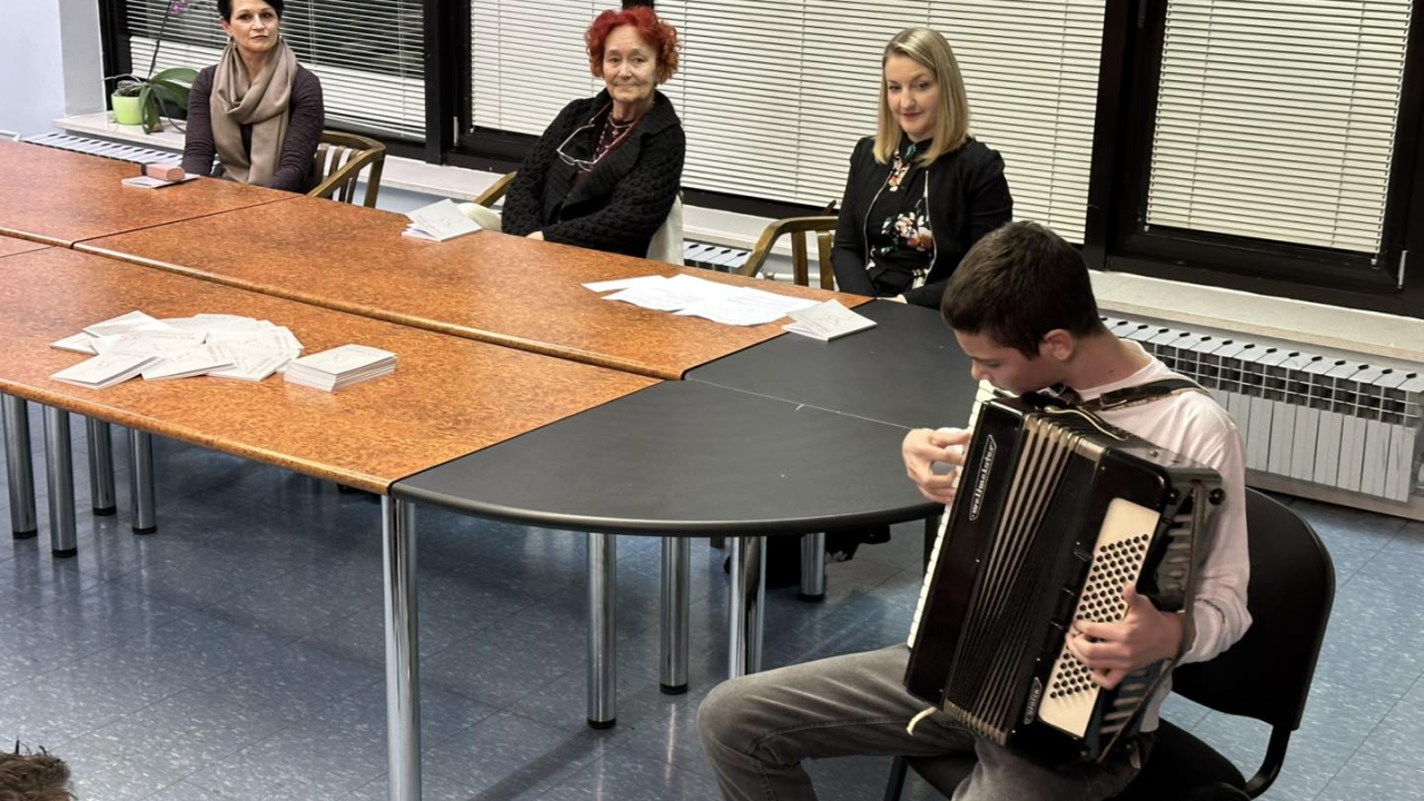 U Drnišu održana promocija zbirke pjesama Branke Milete-Grubač