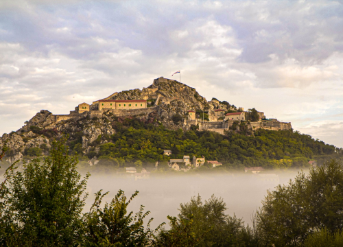 Knin nije grad koji živi jedan danu godini, već centar hrvatskog avanturizma