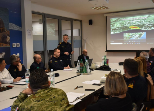 Fotografija 2 - Hrvatska vatrogasna zajednica sastala se u Šibeniku: ‘Područje Šibensko-kninske županije jedno je od najugroženijih u državi’