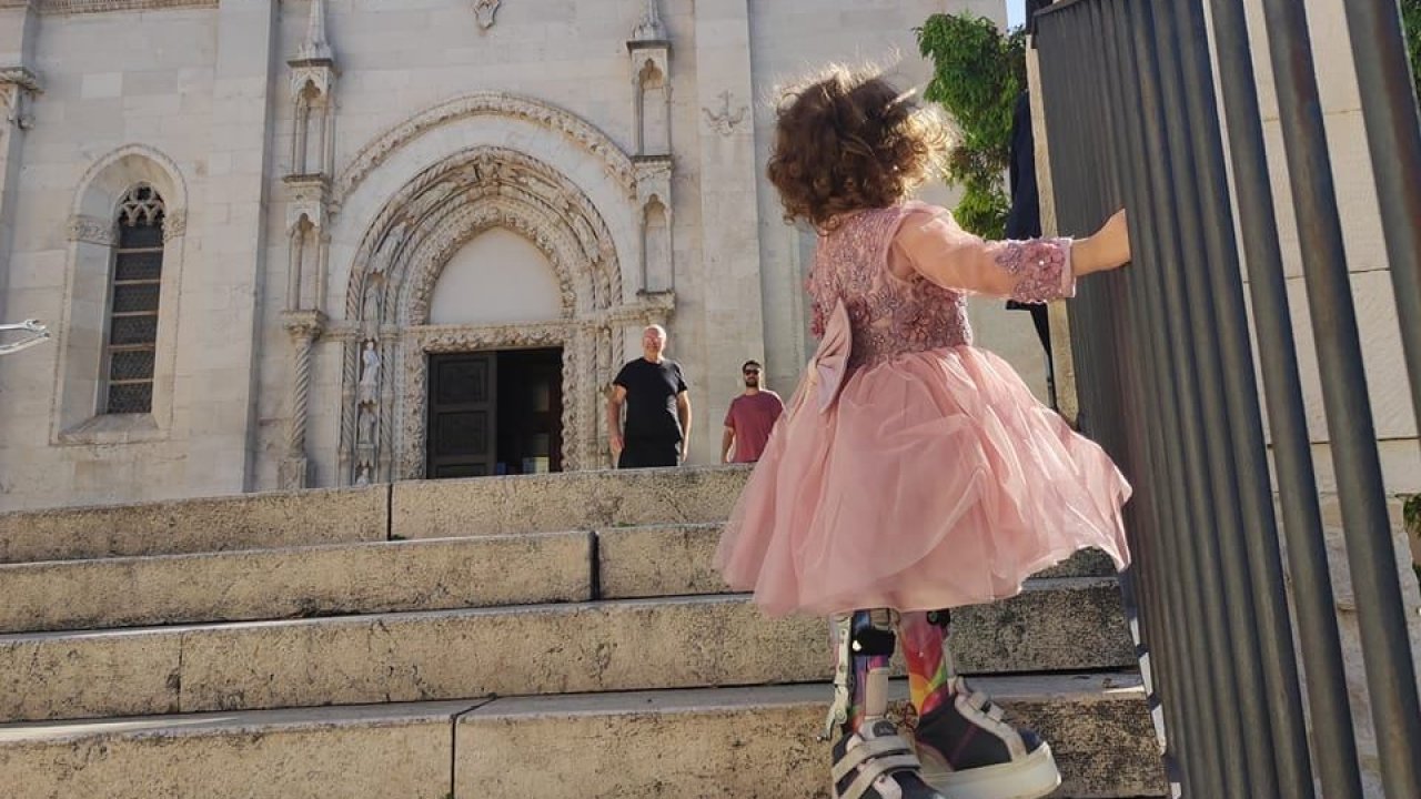 Funcuti aukcijama dresova prikupljaju sredstva za malenu Petru Kursan