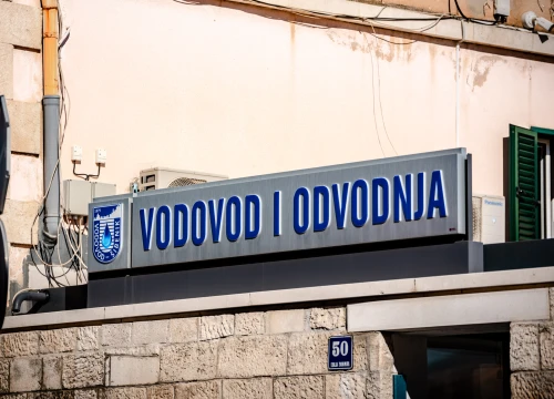 Zbog puknuća cijevi u tri šibenske četvrti došlo do zamućenja vode