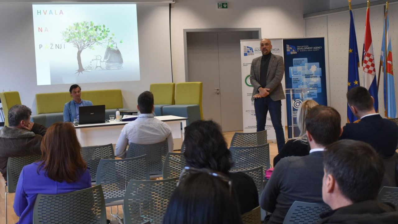 Ravnateljima, pedagozima i nastavnicima predstavljeni modeli izvođenja Građanskog odgoja u školama