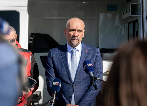 Fotografija 1 - Zavod za hitnu medicinu Šibensko-kninske županije bogatiji za dva nova sanitetska vozila