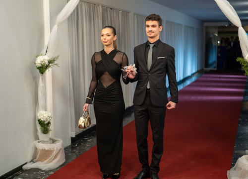 Fotografija 24 - FOTOGALERIJA Zavirite na spektakularni Maturalni ples Ekonomske škole (1)