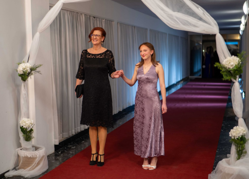 Fotografija 19 - FOTOGALERIJA Zavirite na spektakularni Maturalni ples Ekonomske škole (1)