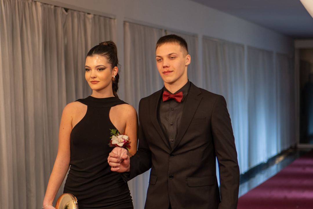 FOTOGALERIJA Zavirite na spektakularni Maturalni ples Ekonomske škole (1)
