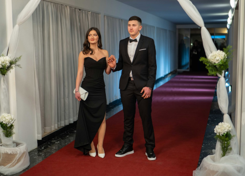 Fotografija 25 - FOTOGALERIJA Zavirite na spektakularni Maturalni ples Ekonomske škole (1)