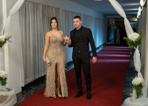 Fotografija 27 - FOTOGALERIJA Zavirite na spektakularni Maturalni ples Ekonomske škole (1)