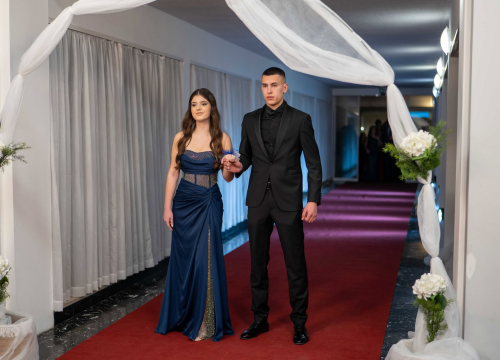 Fotografija 10 - FOTOGALERIJA Zavirite na spektakularni Maturalni ples Ekonomske škole (1)