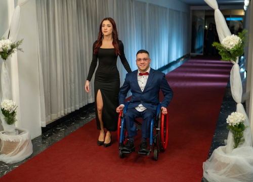 Fotografija 14 - FOTOGALERIJA Zavirite na spektakularni Maturalni ples Ekonomske škole (2)