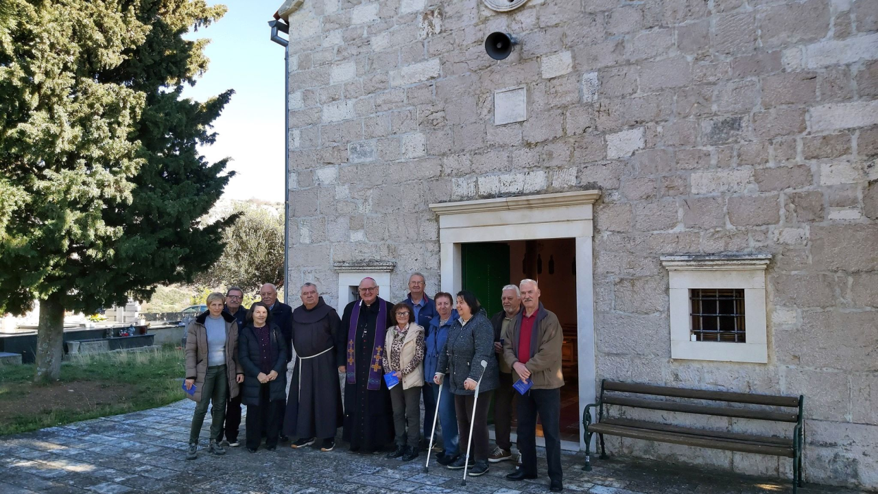 Biskup Tomislav Rogić u pastirskom pohodu župi Danilo