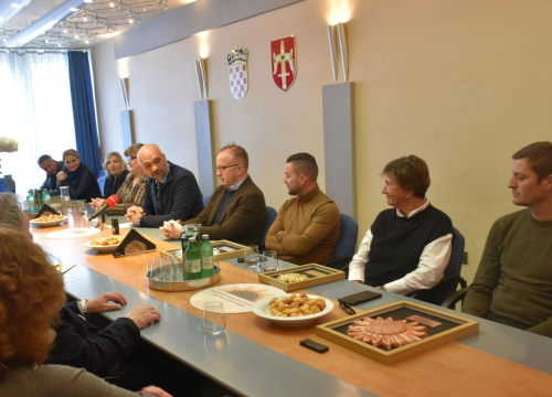 Fotografija 4 - Župan održao prijem za dobitnike nagrade ‘Suncokret ruralnoga turizma Hrvatske’ za 2024. godinu