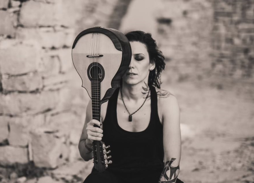 Šibenska mandolinistica Sanya Vrančić novom pjesmom odaje počast Faustu Vrančiću