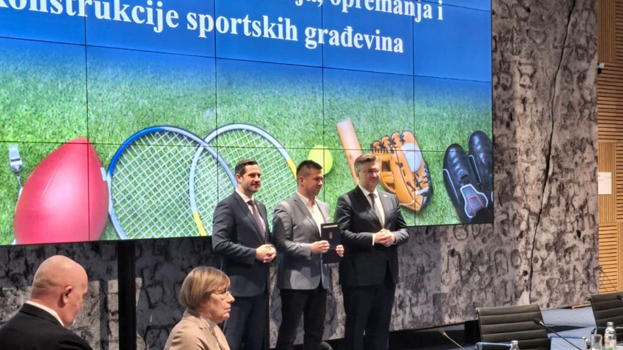 Potpisan ugovor o sanaciji krovišta na zgradi sportske dvorane u Tisnom