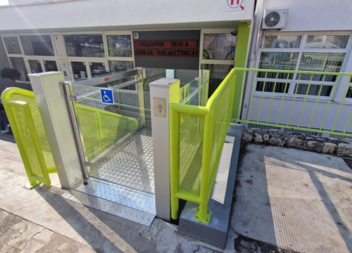 Fotografija 2 - Osnovna škola 'Jurja Dalmatinca’ dobila pristupnu rampu za osobe s invaliditetom