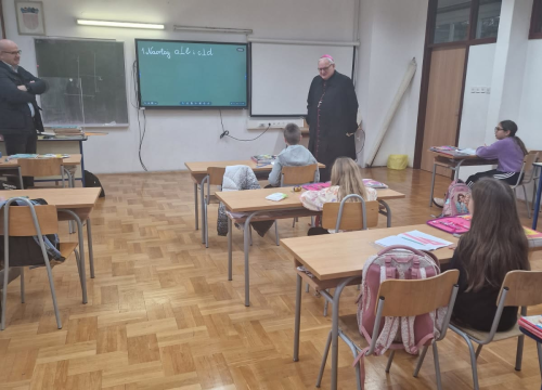 Fotografija 1 - Biskup Tomislav Rogić u pastirskom pohodu župi Ražine