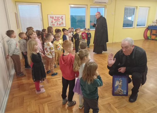 Fotografija 5 - Biskup Tomislav Rogić u pastirskom pohodu župi Ražine