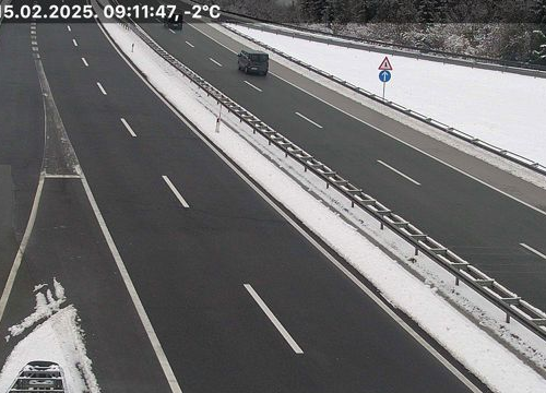 Fotografija 4 - Vjetar i snijeg stvaraju probleme: Za sav promet zatvorena dionica Dalmatine