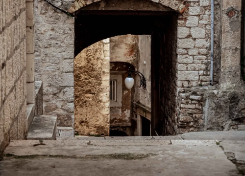 Fotografija 23 - Gorica zimi: U starom šibenskom kvartu 'nema pasa', ali nađe se poneka mačka