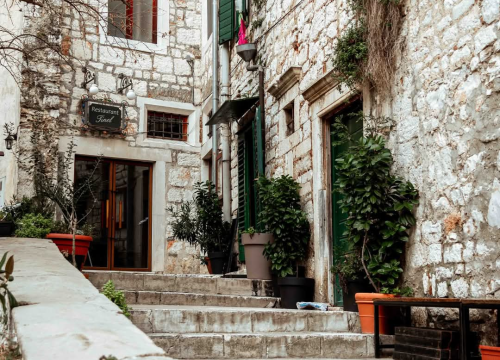 Fotografija 1 - Gorica zimi: U starom šibenskom kvartu 'nema pasa', ali nađe se poneka mačka