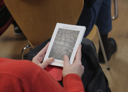 Fotografija 7 - Haiku po šibenski: Aljoša Vuković predstavio svoju novu zbirku pjesama 'Šiboku'