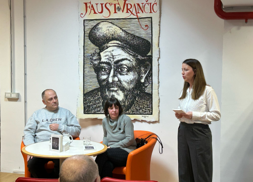 Fotografija 8 - Haiku po šibenski: Aljoša Vuković predstavio svoju novu zbirku pjesama 'Šiboku'