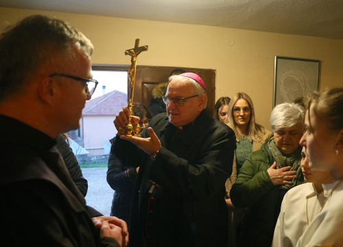 Fotografija 1 - Biskup Rogić u pastirskom pohodu