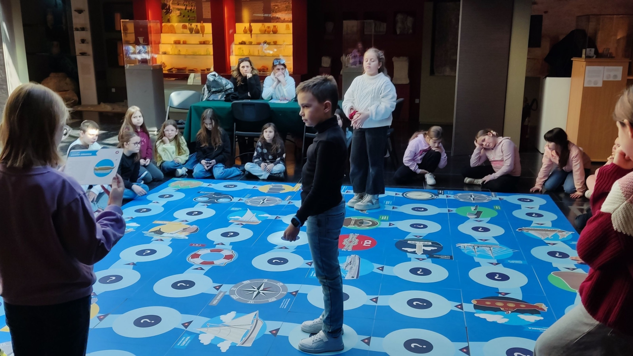 Mali meštri: Šibenski osnovnoškolci gradili bunju u Muzeju grada Šibenika