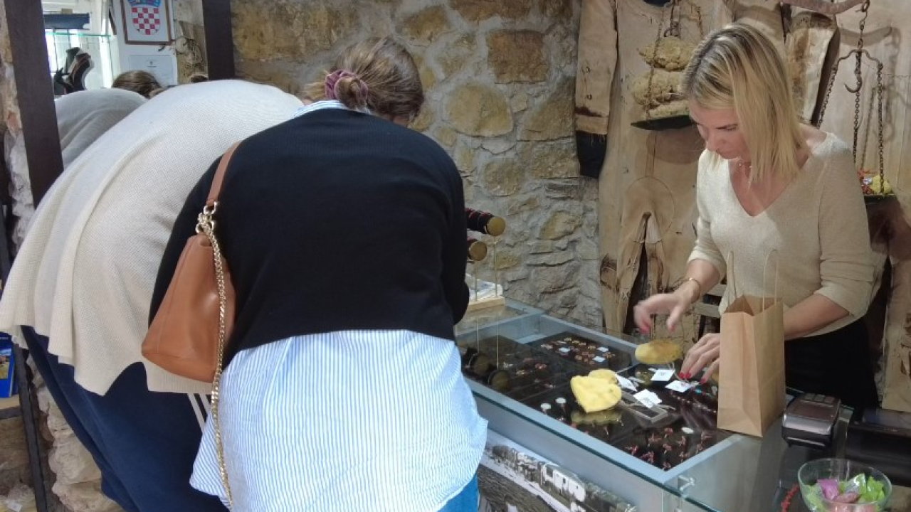 Milena Tanfara, rođena Norvežanka, na Krapnju je pronašla ljubav i ondje uspješno razvija obiteljski posao