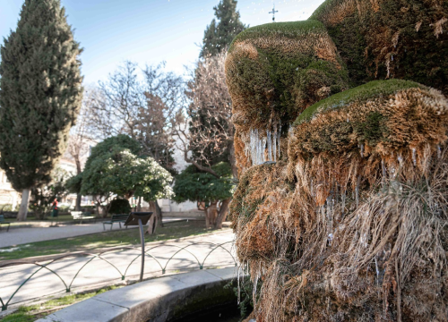 Fotografija 3 - FOTO: Jutros je zaledila fontana kod Gospe vanka Grada: Nije bilo puno leda, a neće ga ni biti više ove zime