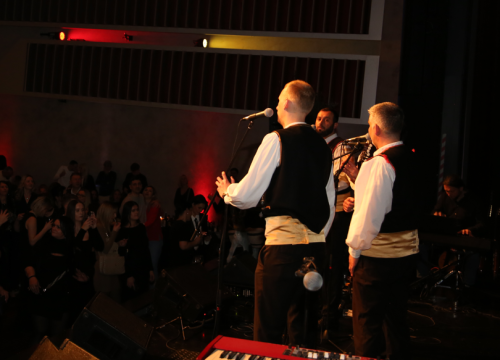 Fotografija 2 - Klapa Sebenico predstavila novu pjesmu 'Dilija bi' na Večerima dalmatinske pisme