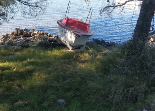 Fotografija 8 - Napuštene brodice i krivolov ugrožavaju zaštićeni Morinjski zaljev