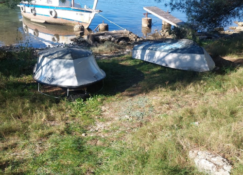 Fotografija 9 - Napuštene brodice i krivolov ugrožavaju zaštićeni Morinjski zaljev